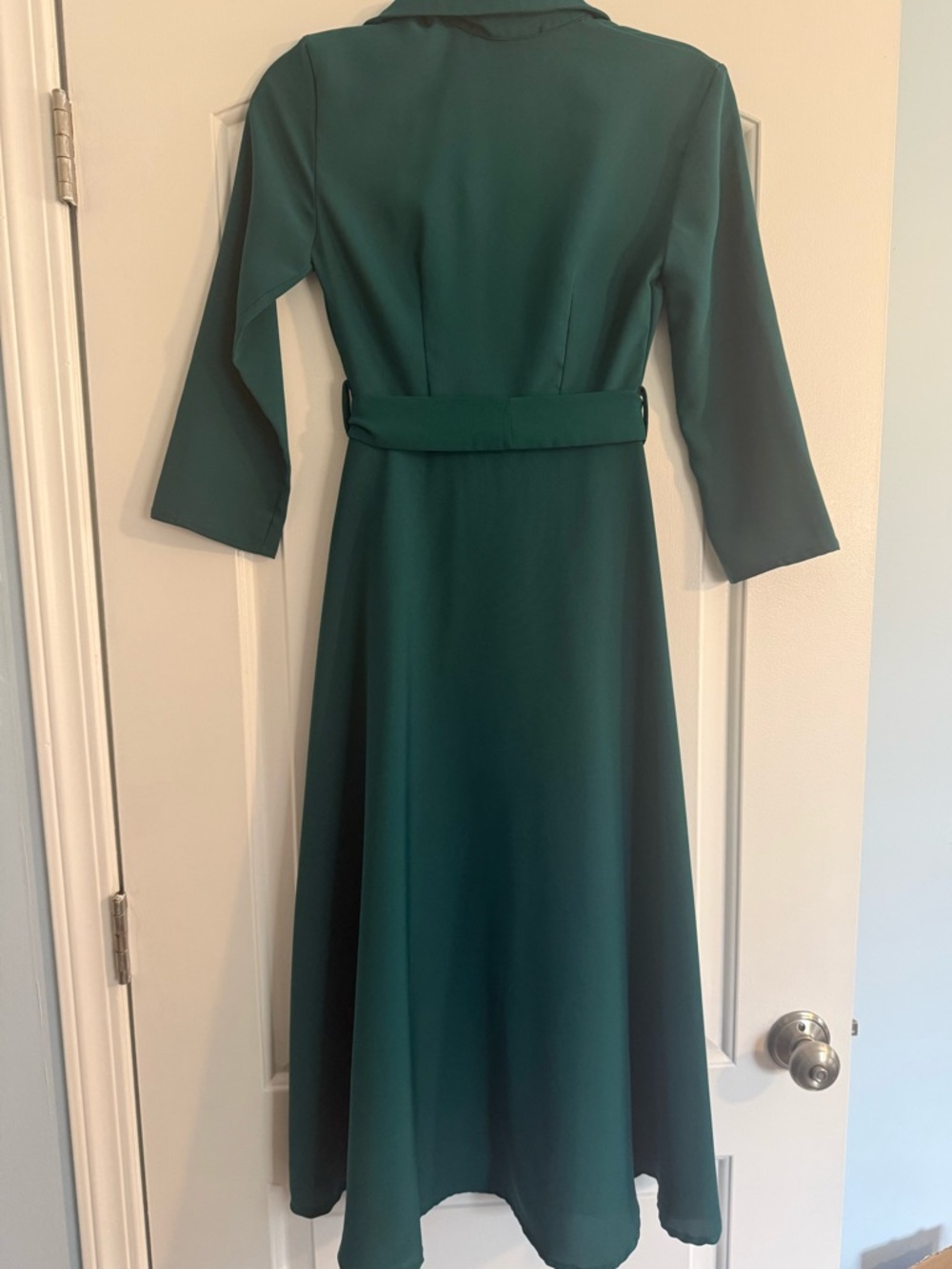 Emerald Green Dress
Size 2
Three Quarter sleeves - Picture 2 of 4